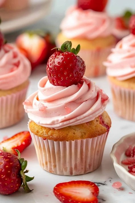 Celebrate summer with these irresistible strawberry cupcakes with strawberry buttercream frosting! They're bright, tender, and 100% berry-licious. Cupcakes With Fresh Fruit, Small Batch Strawberry Cupcakes, Strawberry Cupcake Recipe, Flavor Cupcakes, Fresh Strawberry Cupcakes, Cupcake Strawberry, Strawberry Shortcake Cupcakes, Strawberry Cupcake Recipes, Cupcakes Strawberry