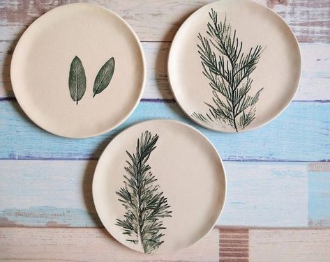 Plant Plate Ideas, Wedding Pottery, Plant Plate, Dinnerware Inspiration, Dish Design, Clay Lesson, Plate Dessert, Appetizer Plate, Ceramics Ideas