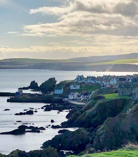 St Abbs Scotland, Scotland Seaside, Scotland Coast, Scottish Seaside, Httyd Books, Tired Tired Sea, Sunshine On Leith, Hela Thor, Hollow Coves