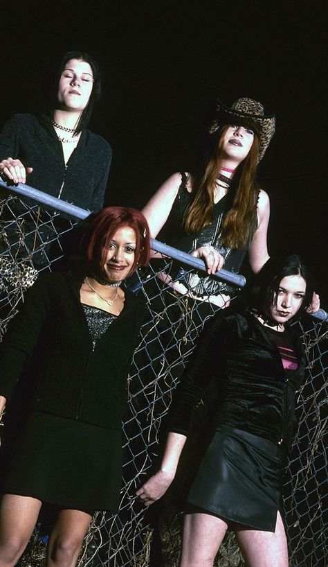 2000s Rock Aesthetic, Mallgoth Aesthetic, 2000s Bands, Kittie Band, 2000s Rock, Metal Music Bands, Aesthetic 2000s, Nostalgia Aesthetic, Band Rock