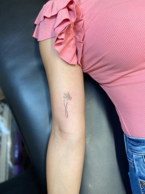 Welsh Daffodil Tattoo, Single Line Daffodil Tattoo, Dafodill Flower Tattoo, Daffodil Arm Tattoo, Daffodil Tattoo Fine Line, Daffodil Fine Line Tattoo, One Line Daffodil, Small Daffodil Tattoo, Fine Line Daffodil Tattoo