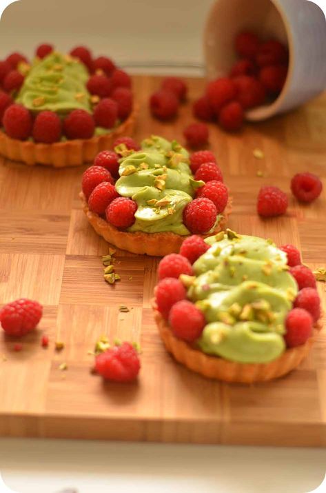 Pistachio Tarts, Pistachio Creme, Pistachio And Raspberry, Raspberry And Pistachio, Dessert Tarts, Pistachio Macaron, Pistachio Tart, Valentines Recipes, Pistachio Dessert