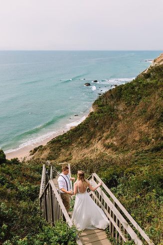 Couple elope on Block Island at Mohegan Bluffs. Mohegan Bluffs elopement ceremony. Block Island wedding photographer. Block Island elopement photographer. Rhode Island elopement photographer. Rhode Island wedding photographer. Rhode Island small wedding venue. Couples Nature, Block Island Wedding, Rhode Island Beaches, Island Beach House, Island Elopement, Cute Cabins, Places To Elope, Ocean Wedding, Rhode Island Wedding