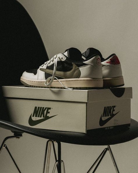 Travis Scott x Air Jordan 1 Low OG SP 'Olive' on box on a chair. This image was included in the article: Limited Editions: The 20 Most Hyped Sneakers Of 2023, on MensFlair.com Travis Scott Air Jordan 1 Outfit, Jordan 1 Aesthetic, Jordans Aesthetic, Travis Scott Shoes, Travis Scott Jordan 1, Sneakers Guide, Original Air Jordans, Shoes Fashion Photography, Sneaker Posters