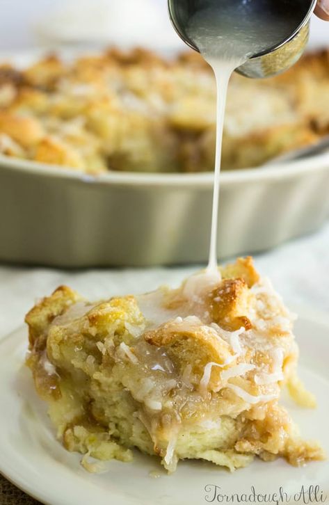 Coconut Cream Bread Pudding with Coconut Glaze - Tornadough Alli Dessert Souffle, Coconut Bread Pudding, Coconut Glaze, Cream Bread, Dessert Oreo, Bread Puddings, Trifle Pudding, Coconut Bread, Bread Pudding Recipe