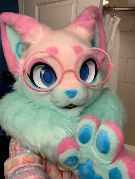 Kawaii Fursuit, Toony Fursuit, Female Fursuit, Unique Fursuits, Cat Fursuit, Rainbow Room Decor, Fursuit Ideas, Fur Suits, Therian Stuff