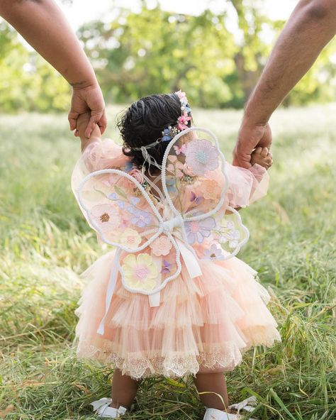 Happy Fairy first birthday to this little cutie 🥰🧚‍♂️🧚‍♂️ Thanks for the tag @lunamiaa___ Check out her business for the most amazing fairy party @thesnacklabllc #fairy #fairywings #fairyfirstbirthday #fairyparty Fairy Birthday Outfit Ideas, Fairy First Birthday Party Outfit, First Fairy Birthday Party, Fairy Birthday Aesthetic, Cottage Core First Birthday, Fairy First Birthday Photo Shoot, Fairy Birthday Outfit, My Fairy First Birthday, Fairy First Birthday Party