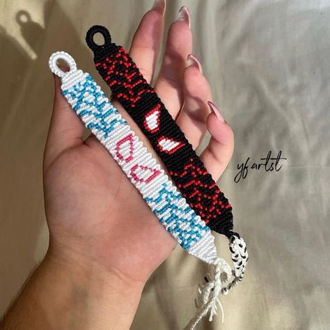 Alpha bracelet pattern