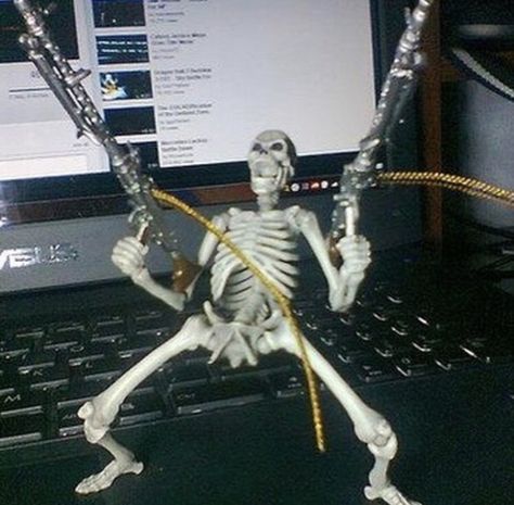 Silly Skeleton, Muka Lelaki, Funny Skeleton, Goofy Pictures, A Skeleton, Funny Profile, 웃긴 사진, Very Funny Pictures, Funny Profile Pictures