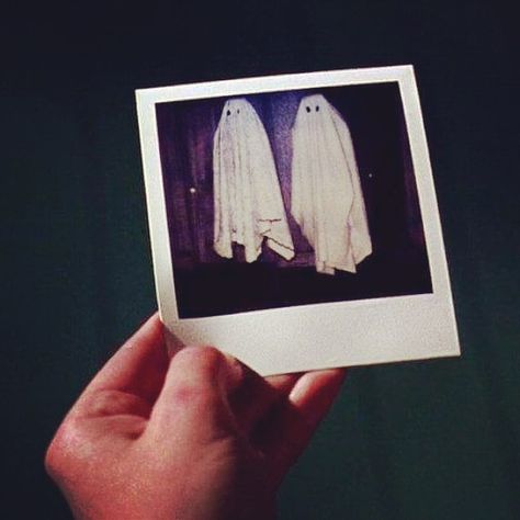 “👻 Only 60 days until Halloween! 📷 #halloween #60days #ghosts #polaroid #ghost #beetlejuice #cool #creepy #halloweencostume #polaroids #timburton…” Beetlejuice Michael Keaton, Tim Burton Personajes, Francois Truffaut, Beetlejuice Movie, Days Until Halloween, Beetlejuice Halloween, Sheet Ghost, Tim Burton Films, Tim Burton Movie