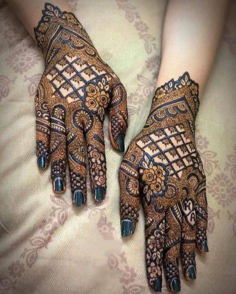 Kashees Mehndi Design Beautiful Eid, Mahadi Design, Back Hand Henna Design, Back Hand Henna, Kashee's Mehndi Designs, Latest Henna Designs, Mehndi Design Pictures, Simple Mehndi Designs Fingers, Full Mehndi Designs