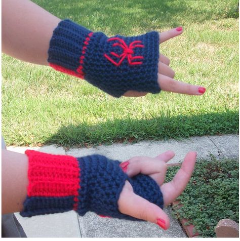 Spiderman Fingerless gloves Spiderman Gloves, Spiderman Hand, Crochet Spiderman, Fingerless Gloves Crochet, Crochet Wrist Warmers, Gloves Crochet, Mode Crochet, Crochet Business, Crochet Fingerless Gloves