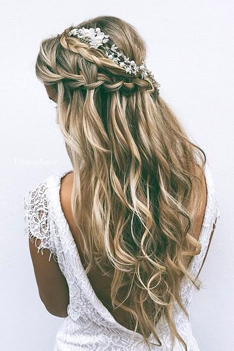 Favourite Wedding Hairstyles For Long Hair ❤ See more: http://www.weddingforward.com/wedding-hairstyles-long-hair/ #weddings Cowgirl Hairstyles, Cowgirl Magazine, Boho Wedding Hair, Wedding Hair Ideas, Best Wedding Hairstyles, Long Hair Wedding Styles, Fishtail Braid, Flowers In Her Hair, Wedding Hair Down