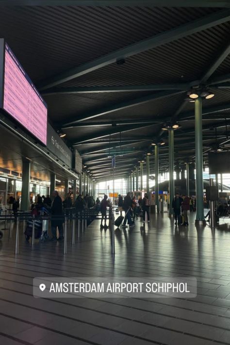 Vi Keeland, Amsterdam Airport, Amsterdam Airport Schiphol, Amsterdam Photography, Airplane Window, Adventure Aesthetic, Travel Bug, Dream Holiday, Selfie Ideas