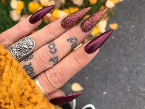 Witchy Nail Art Designs, Fall Stilleto Nails Long, Burgundy And Orange Nails, Call Nails 2023, Mystical Nail Designs, Halloween Chrome Nails, Dark Stiletto Nails, Medium Stilleto Nails, Nails And Tattoos