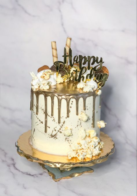 White And Gold Drip Cake, Gold Sweet 16 Cake, Women Cake Ideas, Gold Drip Cake, Girly Birthday Cakes, Disco Cake, Golden Bday, Drop Cake, Sweet Sixteen Cakes