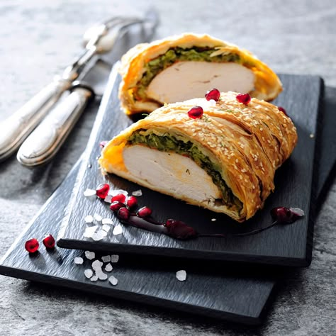 Chicken Wellington: Make a Classic Entree Recipe at Home Chicken Wellington Recipe, Turkey Wellington, Christmas Entrees, Chicken Wellington, Fancy Plates, Wellington Recipe, Thanksgiving Salad, Beef Wellington Recipe, Chicken Schnitzel