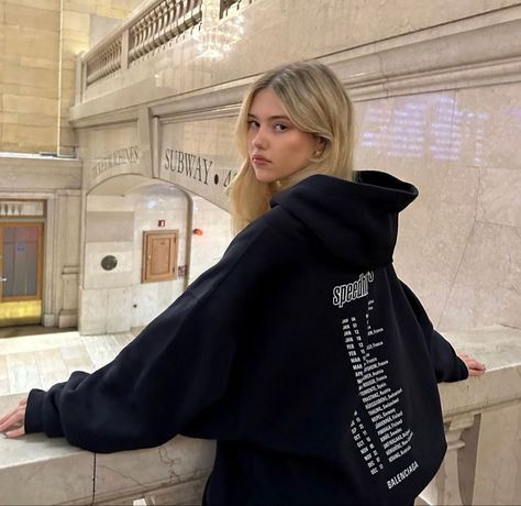 Annie Shr, Boys Of Tommen, Women Slogan, Chloe Walsh, Drop Shoulder Hoodie, Stephanie Brown, Girl Icons, Blonde Girl, Girl Face