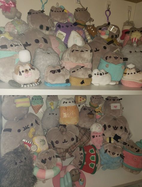 pusheen collection Pusheen Room, Pusheen Plushies, Pusheen Collection, Pusheen, Christmas List, Toy Chest, Collectibles, Dolls, Toys