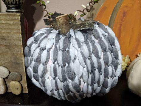 Mop Head Pumpkins, Dollar Tree Mop Head Pumpkin, Mop Head Pumpkins Diy, Head Pumpkin, Wire Pumpkin, Pumpkin Diy, Dollar Tree Fall, How To Make Pumpkin, La Colors