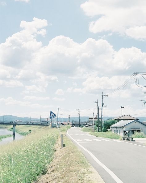 Sketchbook Landscape, Photography Sketchbook, The Garden Of Words, Filler Photos, All The Bright Places, Japanese Photography, Japan Street, Japan Photography, River Bank