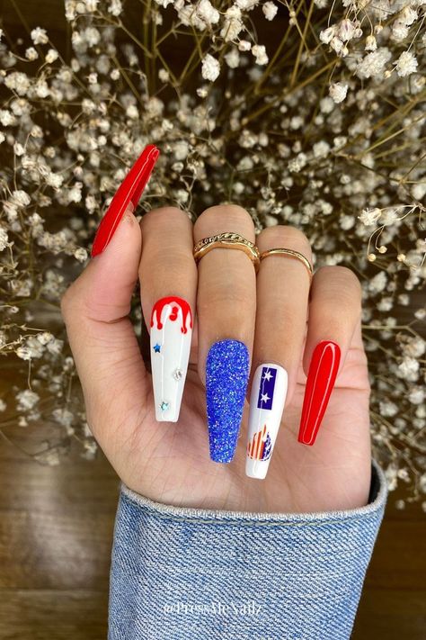 This nail art is the CUTEST! So happy I found it! Labor Day Nails, Nails Red White And Blue, Cute 4th Of July Nails, 4th Of July Nail Designs, July Nail Designs, 4th Of July Nail, Patriotic Nails Design, Patriotic Nails, Fourth Of July Nails