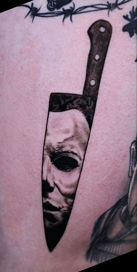 Halloween Tattoo Michael Myers, The Movie 9 Tattoo, Michael Myers Traditional Tattoo, Michael Myers Knife Tattoo, Horror Movie Tattoo Designs, Horror Knife Tattoo, Horror Movies Tattoos, Texas Chainsaw Tattoo, Michael Myers Tattoo Design