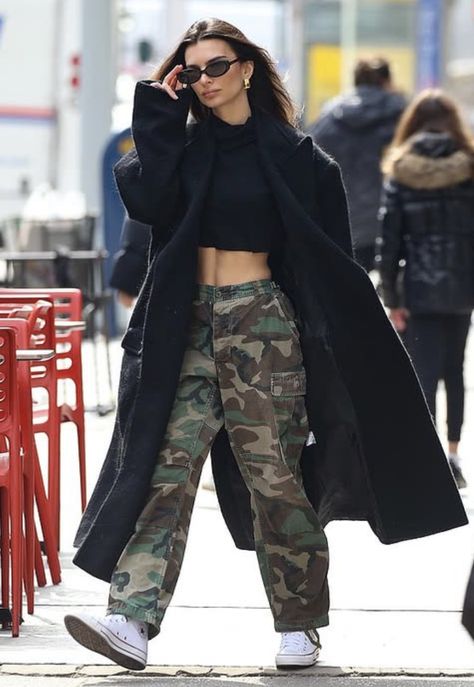 Emily Ratajkowski Style Winter, Emily Ratajkowski Style Street, Emrata Street Style, Emrata Outfits, Emrata Style, Aliyah Outfits 90s, Ratajkowski Style, Emily Ratajkowski Outfits, Uni Fashion