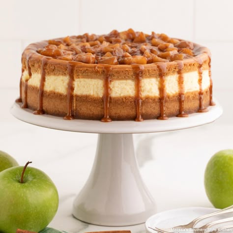 Apple Pie Cheesecake Fall Baking Apples, Simple Baking Ideas, Apple Caramel Cheesecake, Caramel Apple Pie Filling, Cheesecakes Recipes, Christmas Baked Goods, Apple Pie Cheesecake, Life Of Pie, Southern Style Kitchen