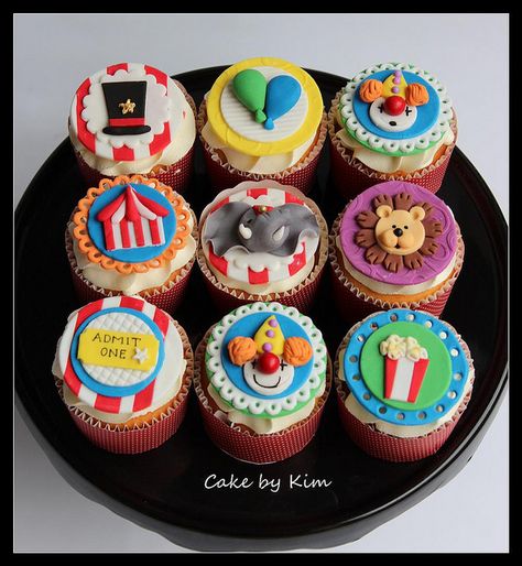 Carnival Birthday Cakes, Dumbo Birthday Party, Circus Cupcakes, Carnival Cupcakes, Circus Cakes, Circus Cookies, Carnival Cakes, Circus Birthday Party Theme, Cupcakes Fondant