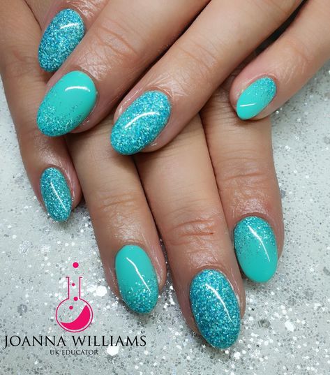 Aqua Blue Glitter Nails, Turquoise Ombré Nails, Aqua Blue Nails Turquoise, Aqua Dip Nails, Summer Nails 2023 Teal, Aqua Glitter Nails, Tirkiz Nails, Sparkly Turquoise Nails, Gel Nails Turquoise