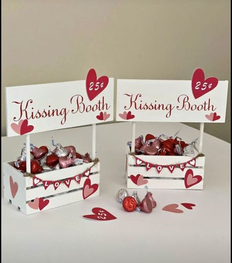 Box San Valentino, Ideas Para Decorar En San Valentin, Dollar Tree Diy Valentines Crafts, Fun Classroom Ideas, Valentine's Diy, Valentines Day Crafts, Diy Valentine's Day Decorations, Valentine Craft, Diy Valentines Decorations