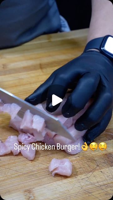 Spicy Chicken Burger, Burger Instagram, How To Make Burgers, Burger Chicken, Baked Peach, Instagram Recipes, Chicken Burger, March 30, Spicy Chicken