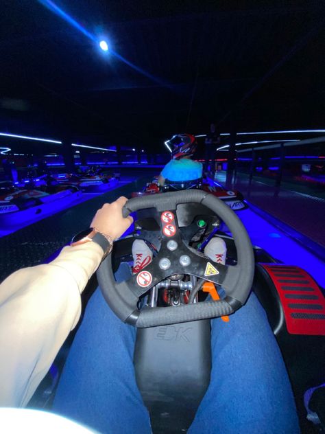 Fondo de pantalla Indoor Go Karting Aesthetic, Go Kart Racing Aesthetic, Gokart Racing Aesthetic, Go Carts Aesthetic, Carting Racing, Go Karting Aesthetic, Karting Aesthetic, Indoor Karting, Go Karting