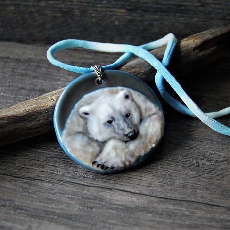 Polar bear fused glass pendant by Fanny Dallaire Pokemon Jewelry, Glass Work, Fused Glass Pendant, Bear Necklace, Fused Glass Jewelry, Animal Totems, Wood Jewelry, Wood Jewellery, Pebble Art