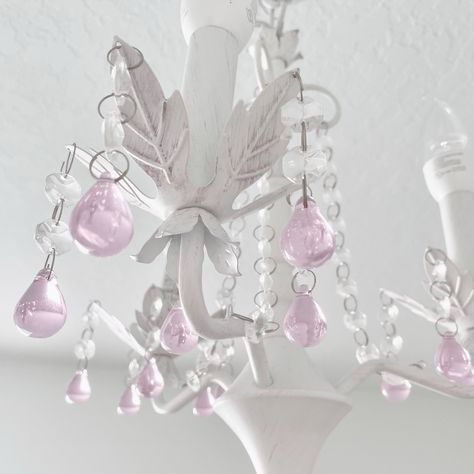 Pink chandelier •  ☆   °     *  •  ✄┈┈┈┈┈┈┈┈┈┈┈┈┈┈┈┈┈ #pink #vanity #chandelier #royal #princess #wonyong #wonyoungism #makeup #french #victorian #flowerknows #soft #softgirl #softaesthetic #aesthetic #ａｅｓｔｈｅｔｉｃ #thatsomilkbread Wonyoungism Makeup, Vanity Chandelier, Chandelier Pink, Pink Chandelier, Pink Vanity, French Victorian, Royal Princess, Aesthetic Aesthetic, Soft Girl