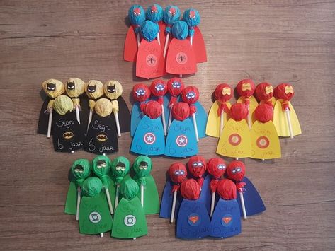 Intrepeneursdag Idees, Super Hero Party Favor, Superhero Birthday Party Favors, Avengers Birthday Party Decorations, Spiderman Birthday Party Decorations, Superhero Party Favors, Marvel Birthday Party, Marvel Party, Ninjago Party