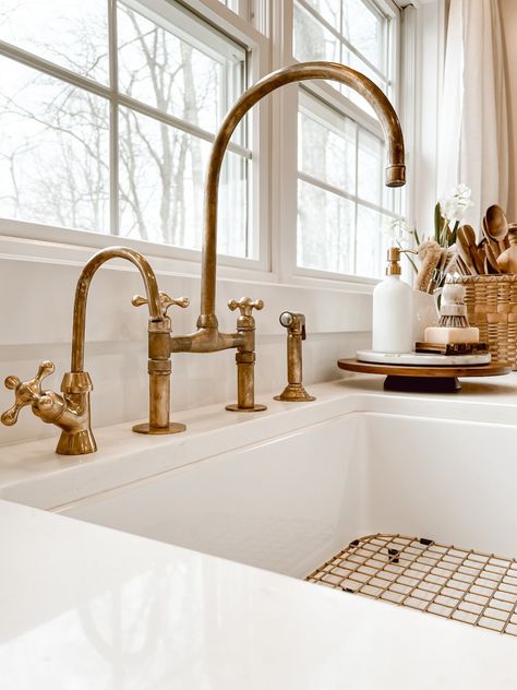 Brushed nickel kitchen faucet