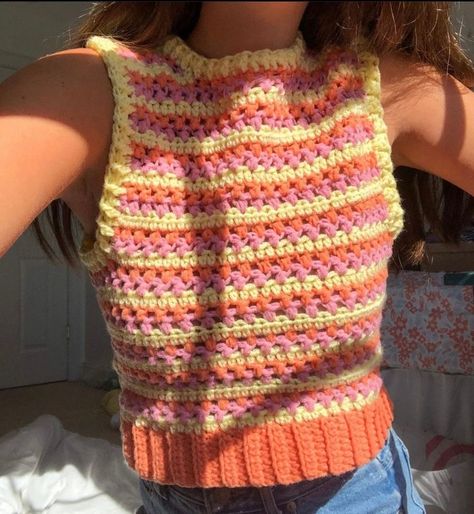 Confection Au Crochet, Crochet Tops Free Patterns, Crochet Simple, Crochet Fashion Patterns, Crochet Diy, Crochet Top Pattern, Diy Crochet Projects, Scrappy Quilts, Bag Crochet