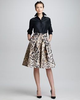 Carolina Herrera #Modest doesn't mean frumpy. #DressingWithDignity #TotalimageInstitute www.colleenhammond.com Nice Skirts, Carolina Herrera Dresses, Look Office, 60 Fashion, A Skirt, Print Skirt, Carolina Herrera, Work Fashion, Look Chic