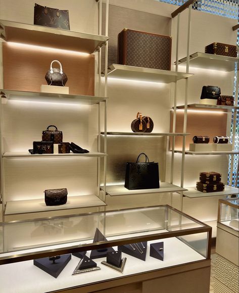 Louis Vuitton Display Shelf, Louis Vuitton Moodboard, Louis Vuitton Store Aesthetic, Louis Vuitton Store Interior, Louis Vuitton Display, Lv Aesthetic, Tom Ford Store, Aesthetic Louis Vuitton, Louis Vuitton Aesthetic