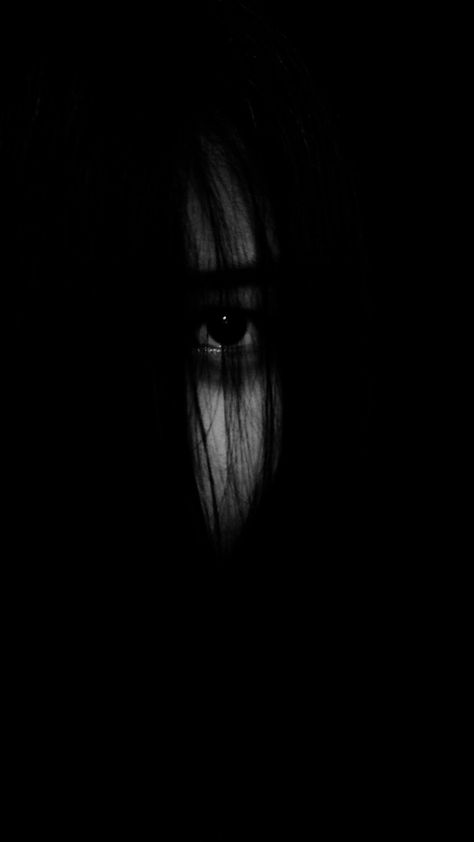 Monster Photography, Black And White Horror, Black And White Photography Portraits, Easy Photography Ideas, Dark Portrait, Black Minimal, Cristiano Ronaldo Wallpapers, Dark Images, Black And White Art Drawing