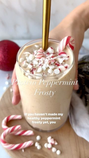 Jar Of Lemons, Crushed Candy Cane, Frosty Recipe, Peppermint Extract, Protein Treats, Post Workout Snacks, Protein Powder Recipes, Frozen Treat, Vegan Smoothies