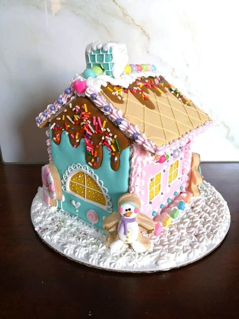 Ice Cream Gingerbread House, Gingerbread House With Candy, Rainbow Gingerbread House, Candy Land Gingerbread House, Gingerbread House Ideas Contest, Candyland Gingerbread House, Unique Gingerbread House Ideas, Colorful Gingerbread House, Pastel Gingerbread House