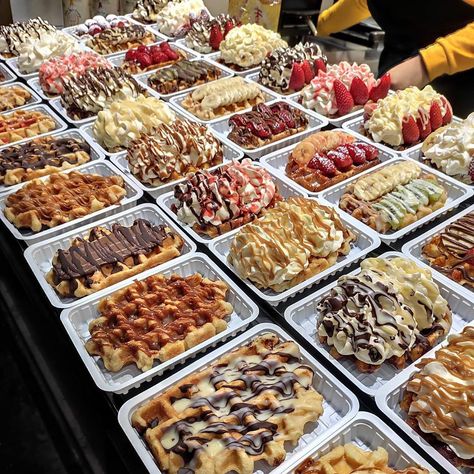 Waffle Buffet, Cheesecake Waffles, Waffle Pops, Waffle Shop, Dessert Waffles, Crepes And Waffles, Waffle Maker Recipes, Waffle Bar, Waffle Recipe