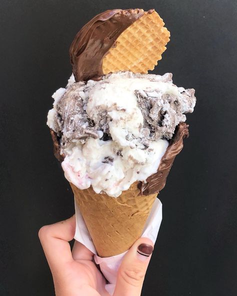 RACHEL ✭ carbs + sweets on Instagram: “When in Rome... stuff your face with an XL Nutella Stracciatella Gelato from @lecremeroma! ☺️” Stracciatella Gelato, Nutella, Ice Cream, Cream