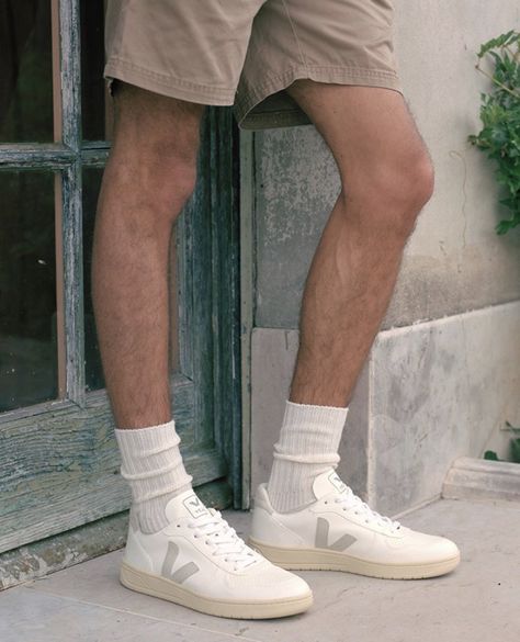 Veja V-10 Veja Shoes Men Outfit, Mens Veja Sneakers Outfit, Veja Men Outfit, Old Money Sneakers Men, Old Money Men Shoes, Old Money Shoes Men, Old Money Sneakers, High Cut Outfit, Veja Sneakers Men