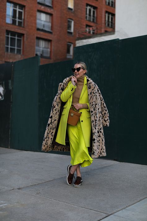 Neon Skirt, Mode Prints, Blair Eadie, Atlantic Pacific, Neon Outfits, Leopard Coat, Neon Fashion, Retro Mode, Spring Fashion Trends