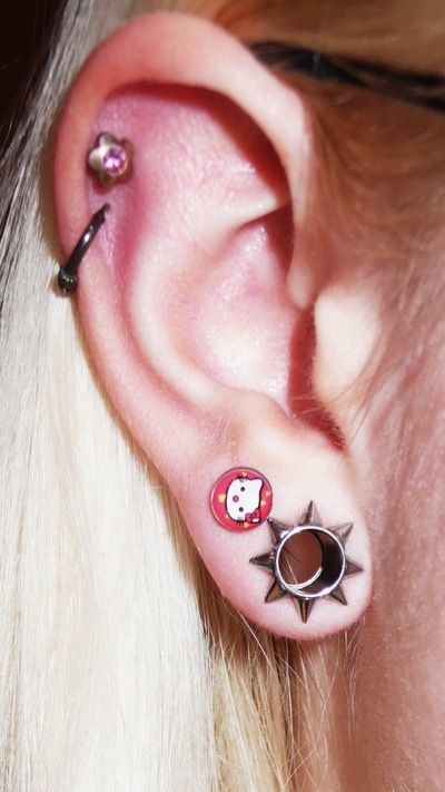 Cute Ear Gauges, Gauges And Ear Piercings, Stretched Ear Jewelry, Piercings With Gauges, Cool Gauges, Guaged Ears, Popular Ear Piercings, Ear Piercings With Gauges, Stretched Ears Aesthetic