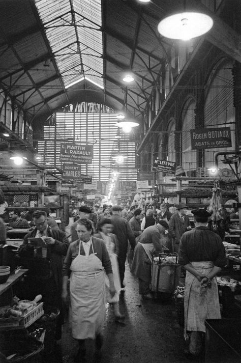 Fresh Food Market, Paris History, Paris Markets, Rare Historical Photos, Pavilion Design, Old Paris, Paris Photo, Vintage Paris, Paris Photos